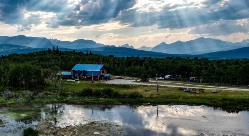 Duck Lake Lodge — Hotel in St. Mary (MT)