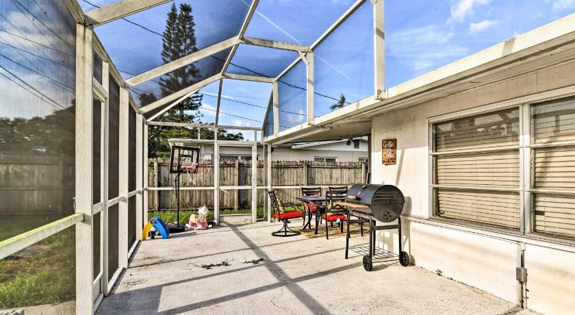 Bradenton Snowbird Sanctuary with Covered Patio and Grill photo