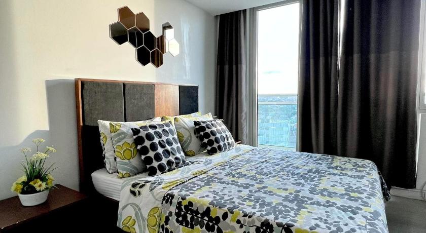 Azure Peaceful and Beachy Staycation — Hotel in Manila