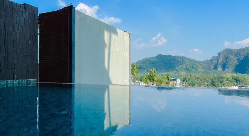 Image of PREMIUM SUITE POOL ACCESS 16