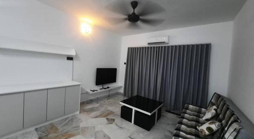 XHQ Home Stay - Bay View Condominium (Blok B-9-2 ) - image 2