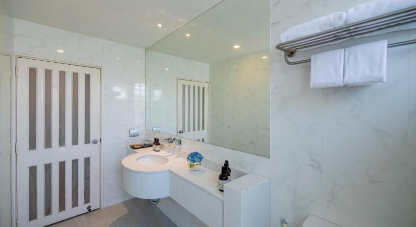 Image of Marina Standard 15