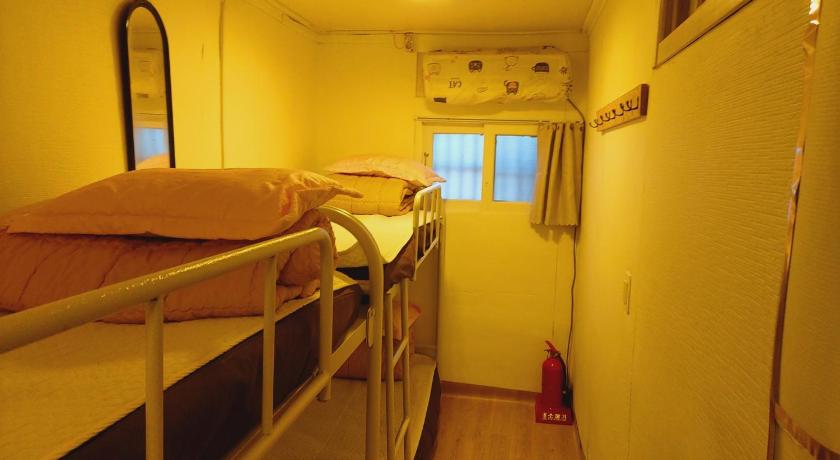 Image of 1 Person in 6-Bed Dormitory with Private Bathroom - Mixed 9