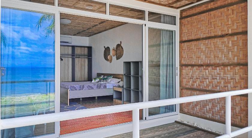 รูปของดีลักซ์ เตียงใหญ่ วิวทะเล (Deluxe Double Room with Sea View) 1