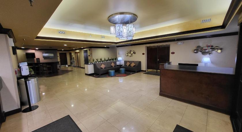 Wingate by Wyndham Greensboro/Coliseum photo