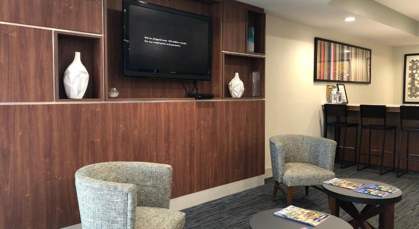 Holiday Inn Express Hotel & Suites Franklin photo