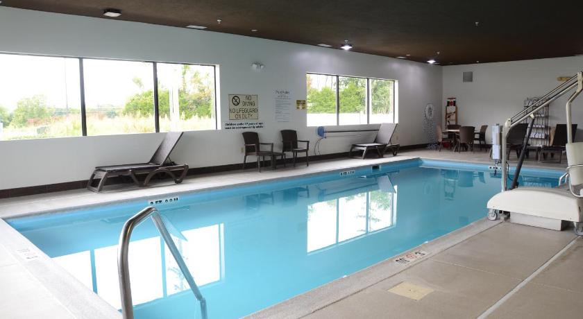 Comfort Inn & Suites photo