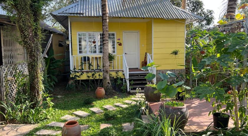 Image of Deluxe Bungalow with Garden View 9