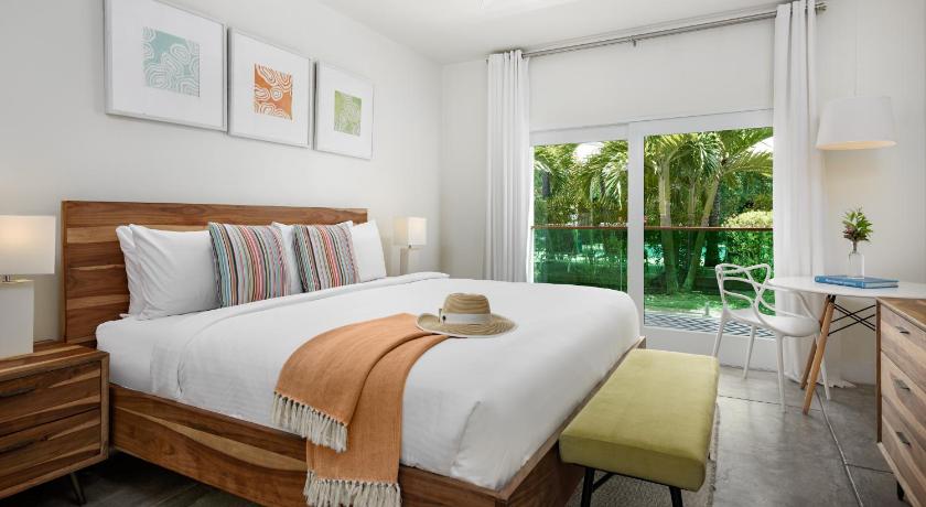 Image of Luxury King Studio 3