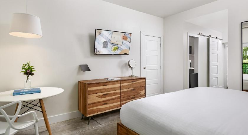 Image of Luxury King Studio 5
