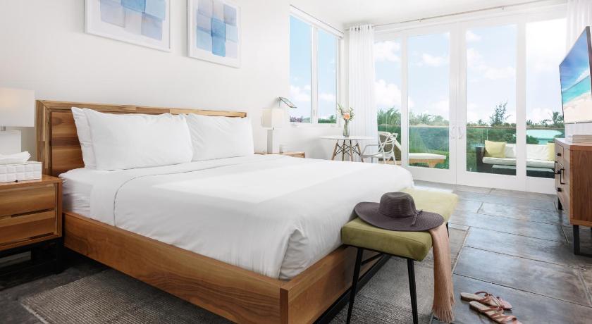 Image of Deluxe King Room 3