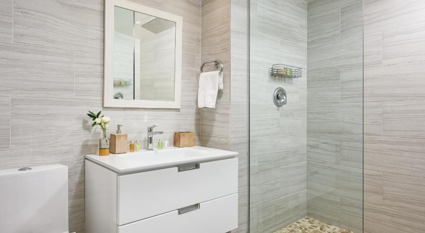 Image of Luxury King Studio 2