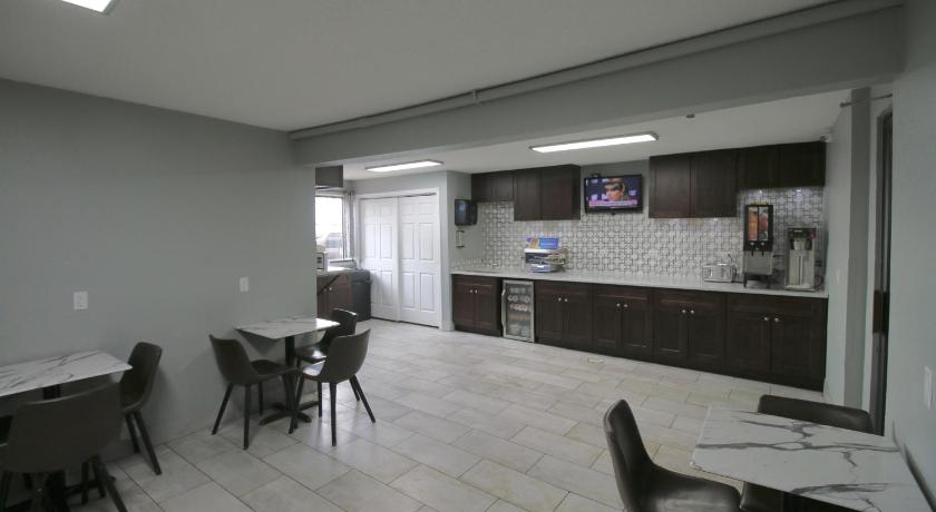 Super 8 By Wyndham Kenosha/Pleasant Prairie photo