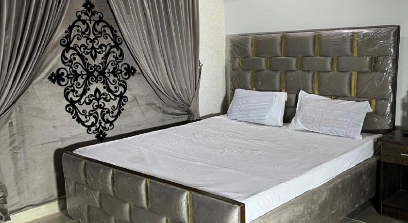Oriole Luxury Hotel - image 10