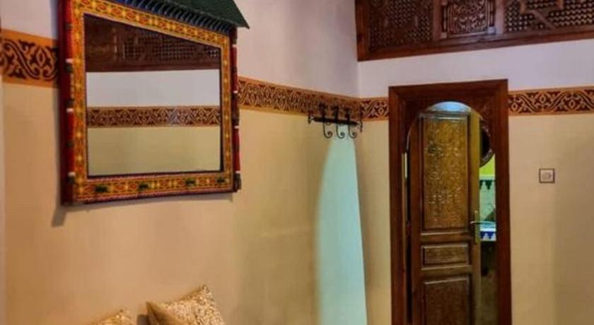 Image of Arabesque Suite 2