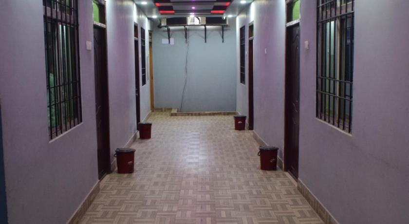 OYO 82019 Hotel Shakuntla Palace photo