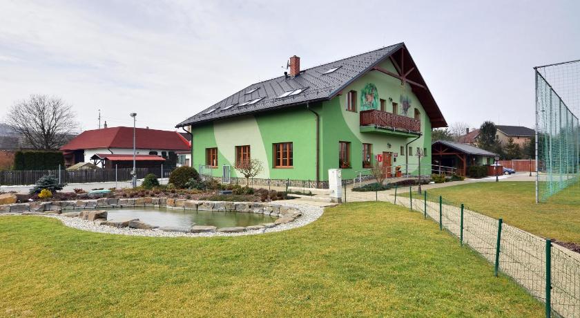 Restaurace a penzion Kamenec — Hotel in Haj Ve Slezsku