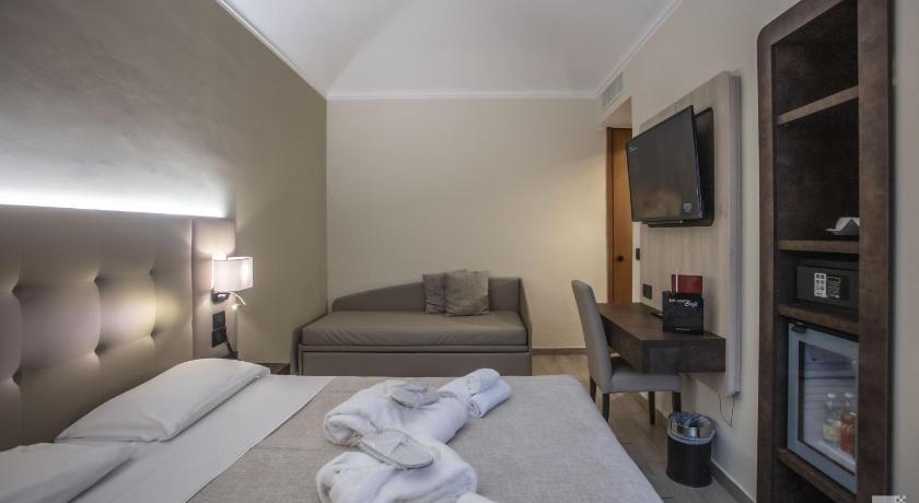 Image of Triple Room 1