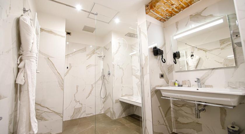 Image of Junior Suite 9