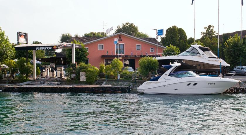 Hotel Johnson — Hotel in Peschiera del Garda