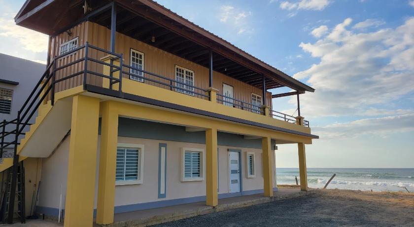 Yaeliz Front Beach photo