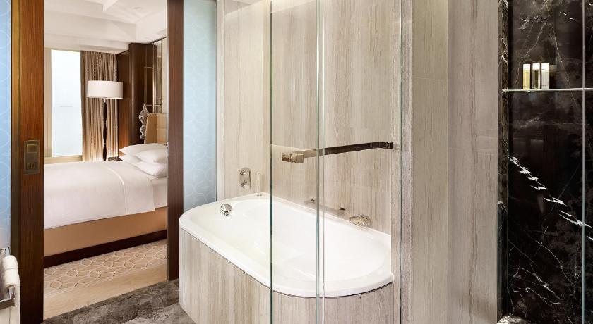 Image of Regency Suite King 2