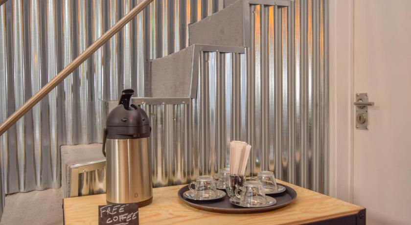 リスボン The Lx Hill  2つ星 ホテル プール