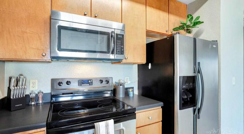 Austin Space for 8 Near Downtown Easy Walk to UT Campus 4-Star Accommodation view