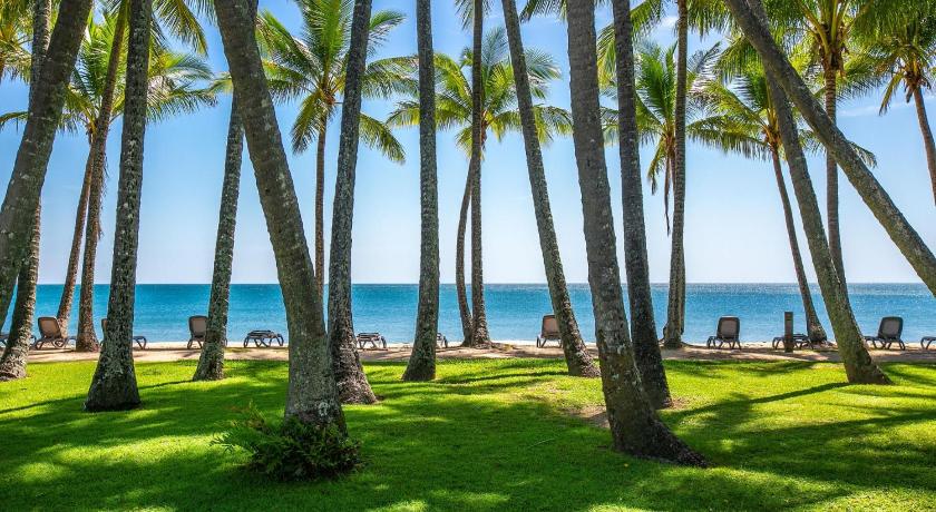 Belle Escapes Poolside Ground Floor Suite 41 Alamanda Palm Cove photo