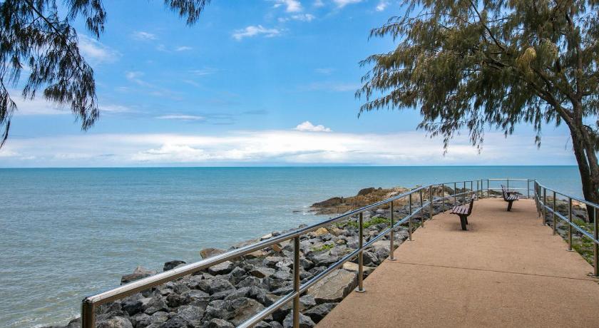 Belle Escapes Ground Floor Beachfront Apartment 15 minutes from Cairns City photo