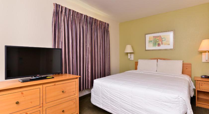 Americas Best Value Inn & Suites Winnie