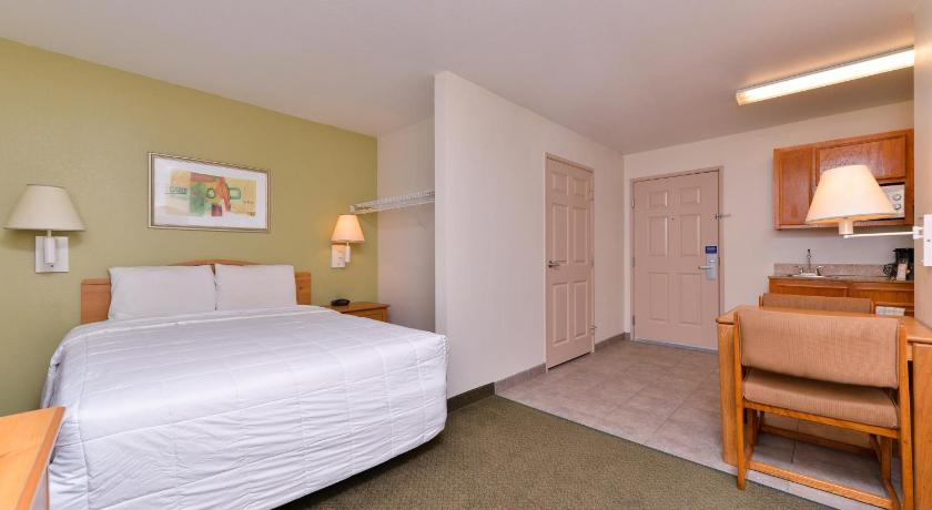 Americas Best Value Inn & Suites Winnie