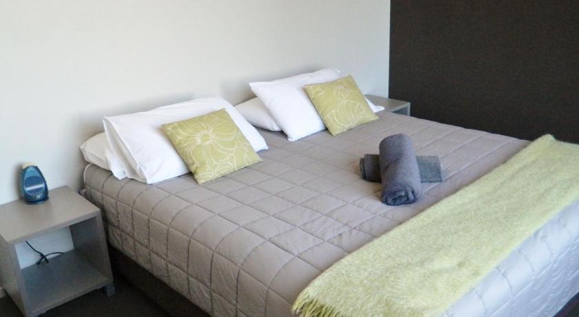 Image of Deluxe Three-Bedroom Chalet 7