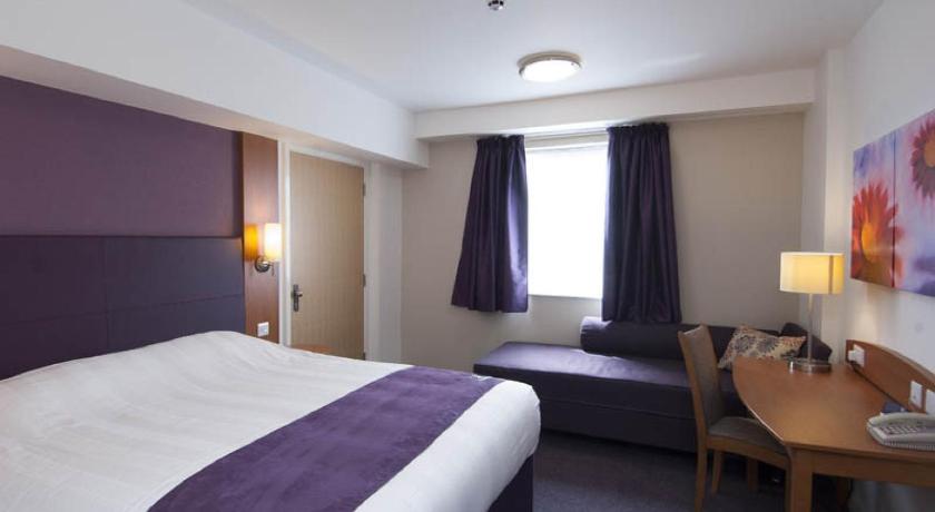 Premier Inn Manchester Airport Runger Lane South