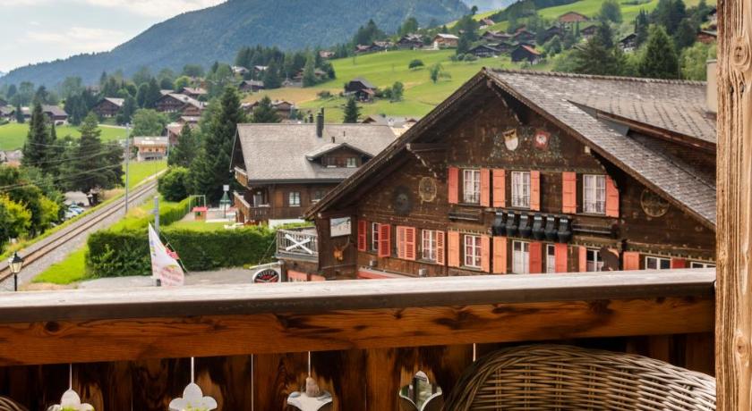 Hotel-Restaurant Valrose — Hotel in Rougemont