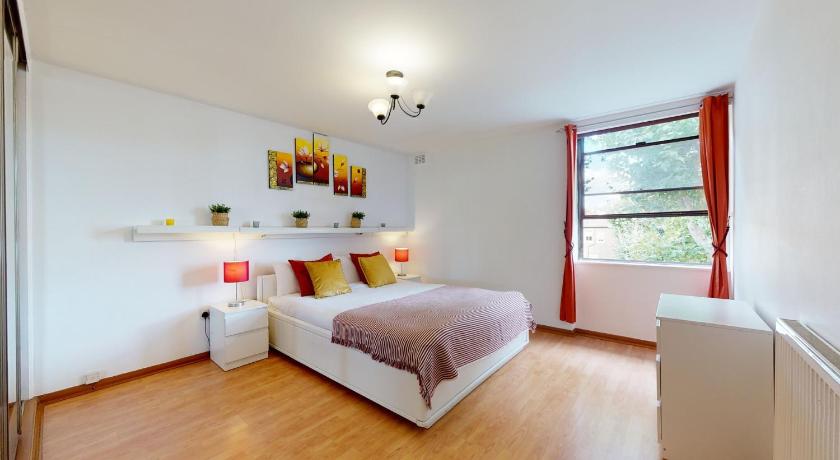 The Queensborough Apartments by Hyde Park photo