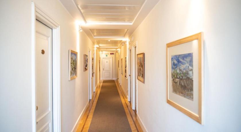 Hotel Royal photo