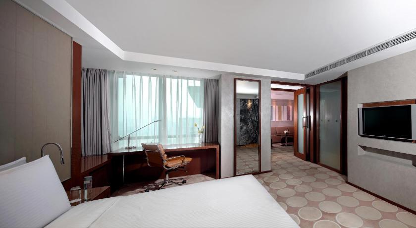 Image of Superior Suite 6