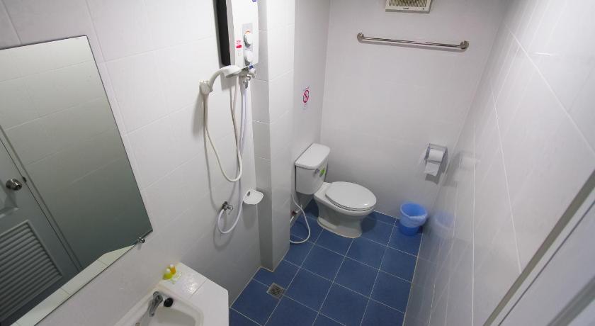 Image of Standard Room with Queen Bed 3