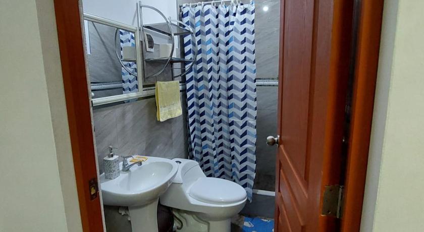Full apartment independent entrance, services included photo