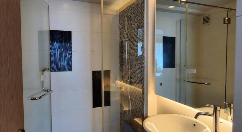 Image of Executive Suite 8