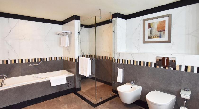 Imagem de Guest Room with Balcony- King Bed 8