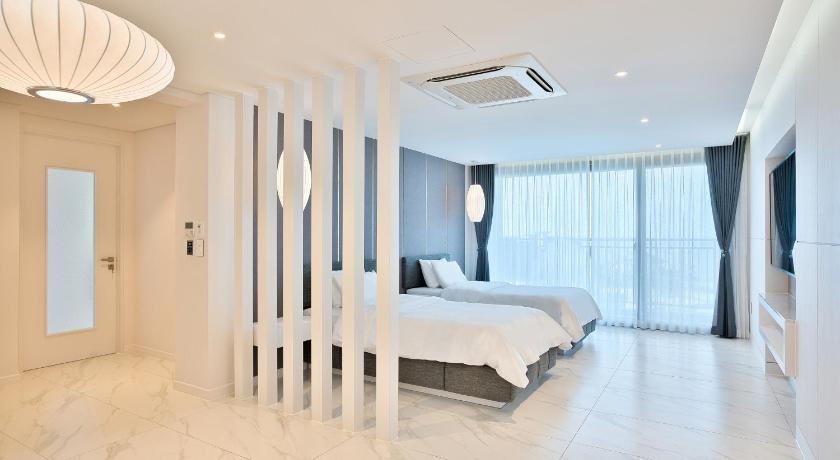 Image of Comfort Suite 1