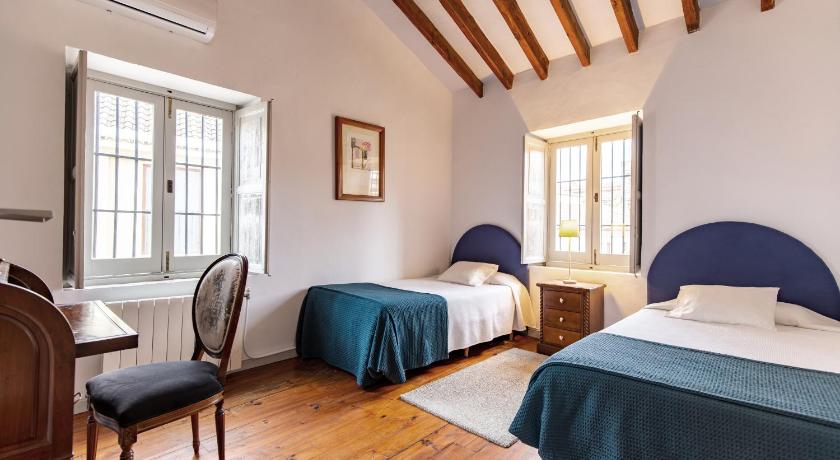 Image of Family Room 15