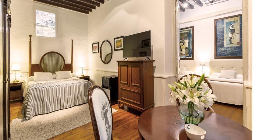 Image of Family Room 1