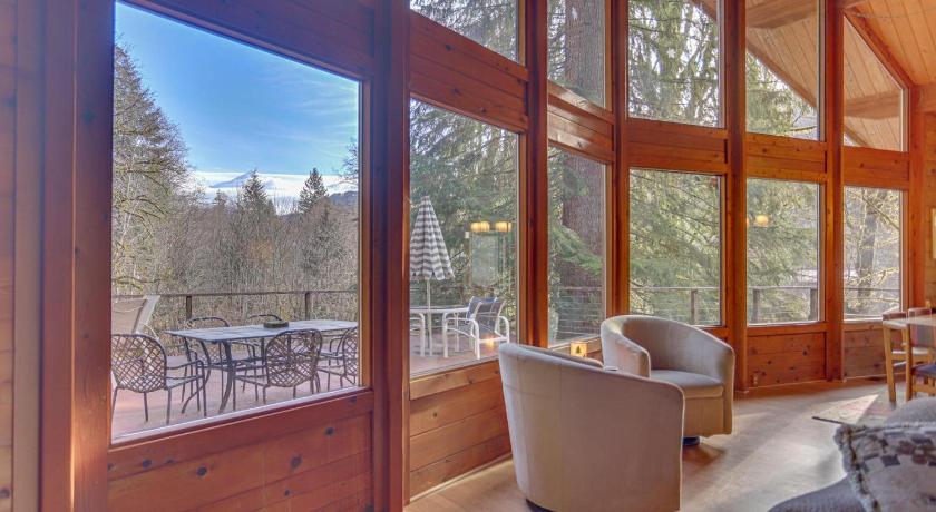 11 Best Hotels in Rhododendron, United States