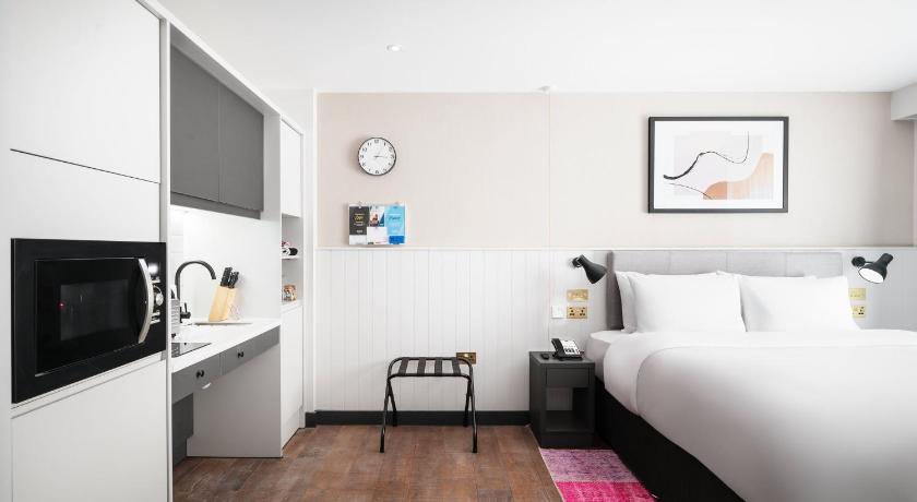 Image of 1 King Studio Suite 7