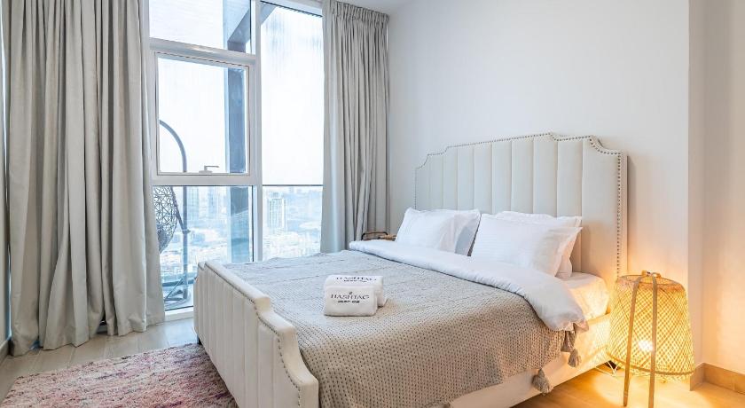 1BDR Apartment in JVC , Large Balcony with City View — Hotel in Dubai