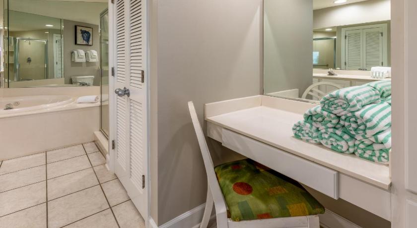 Image of 1 King Bed, One-Bedroom Apartment, Ocean View, Non-Smoking 8