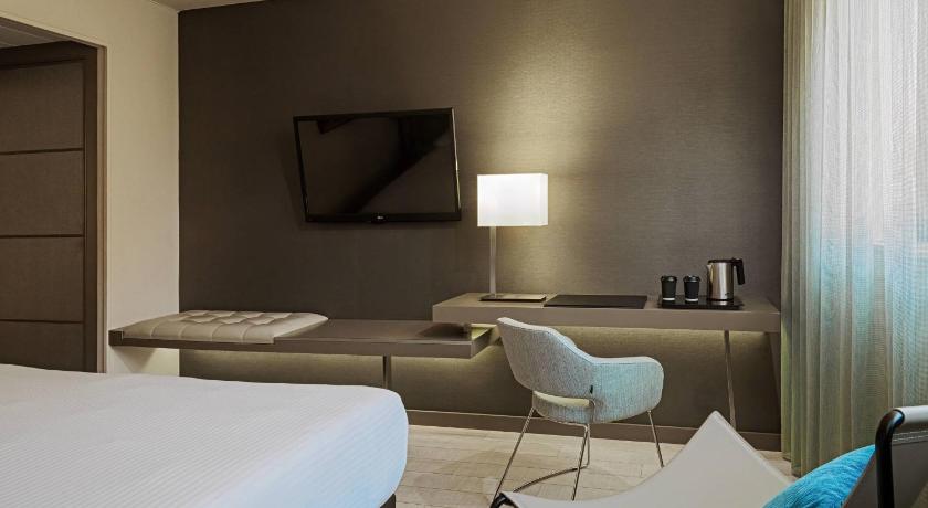 Immagine di Camera Classic con 1 Letto King-Size e Vista Città (Classic, Guest room, 1 King, City view) 3